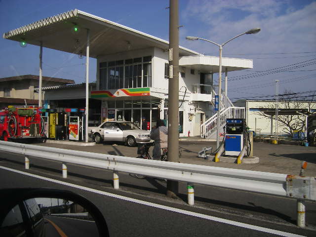 double-decker-gasoline-stand-nobeoka-japan.jpg